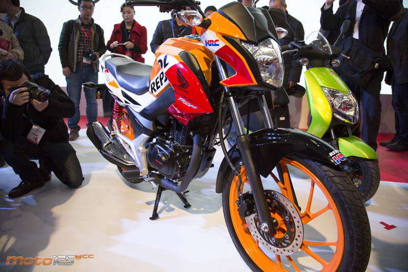 Novedades 2015 - CimaMotor - Honda Fortune Wing 125 (CB125F Repsol ...