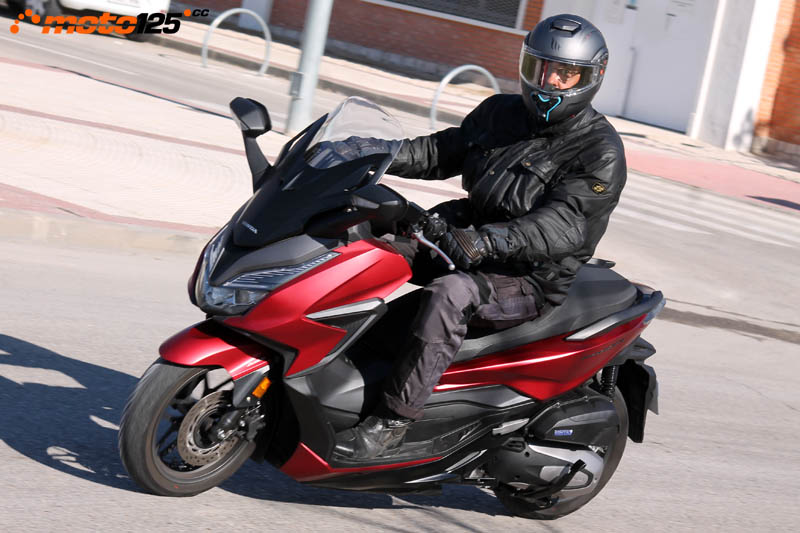 Prueba Honda Forza 125 E5 - De lo bueno, lo mejor - Moto125