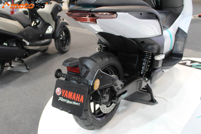 Yamaha E01