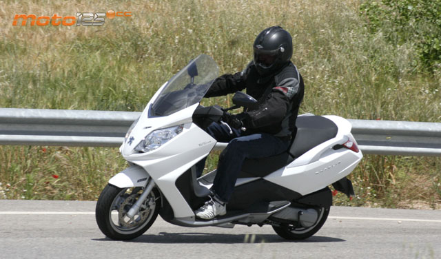 Kymco SuperDink 125i ABS - Lujo Low Cost - Moto125