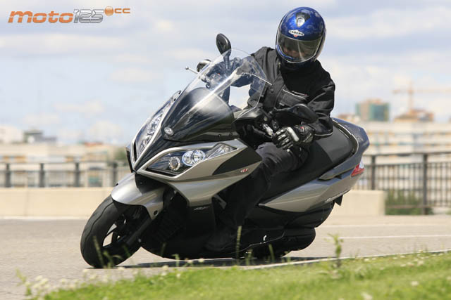 Kymco SuperDink 125i - Elegido para la gloria - Moto125