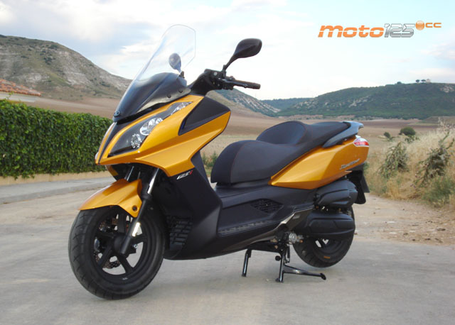 Kymco Super dink e5. Conviértete en el centro de todas las miradas. Al  actualizar el nuevo modelo Super Dink 125 e5, se superaron todas las, By El Motorista