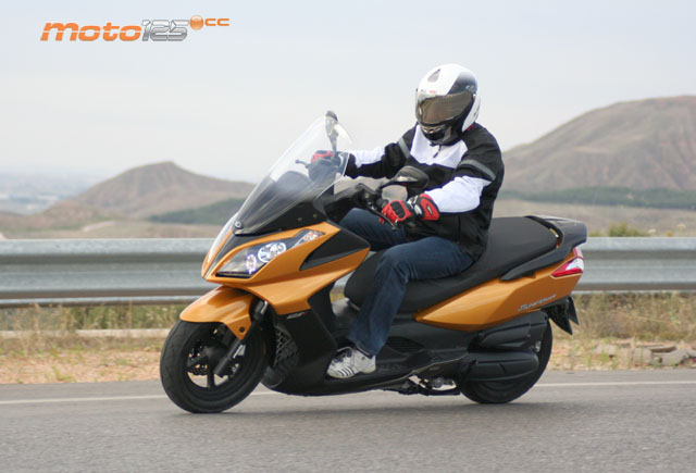 Kymco Superdink 125, asequible con todo lujo de detalles 