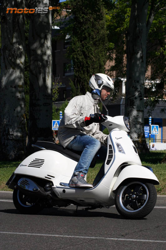 Vespa GTS Super